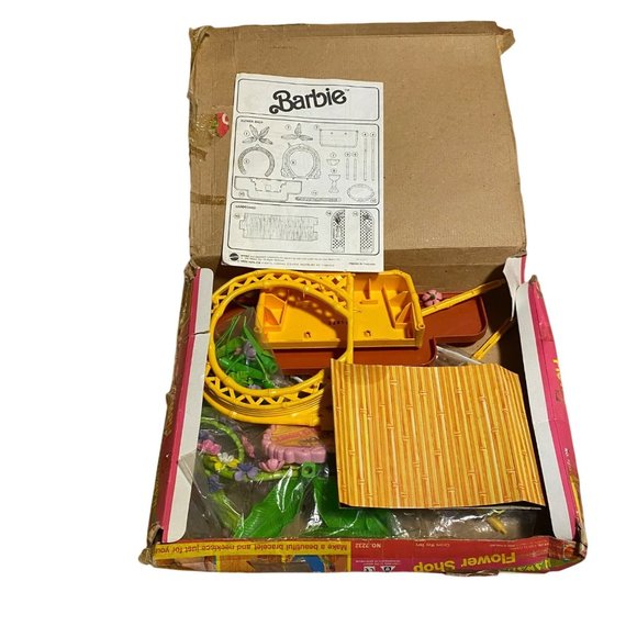 Mattel Toys Vintage Barbie 991 Hawaii Tropical Flower Shop Playset